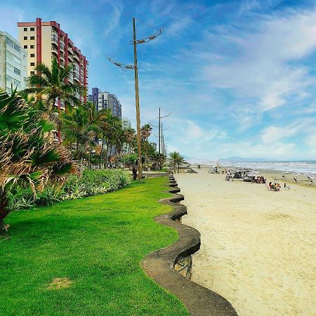 برايا جراندي Apartamento Na Vila Caicara Em Predio Frente Mar Com Excelente Localizacao Por Reserva Praia المظهر الخارجي الصورة